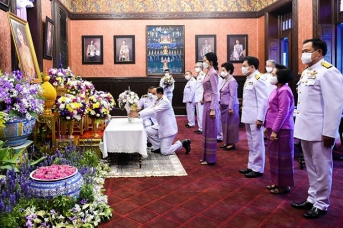 Thai people marked Her Majesty the Queen's birthday at several locations across the country on Wednesday including the Grand Palace, provincial halls and government offices.