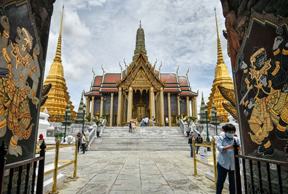 The Grand Palace and the Temple of the Emerald Buddha in Bangkok are open from 8.30 a.m. - 3.30 p.m.