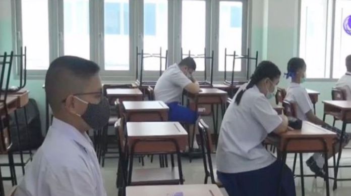 Wattanothaipayap School Chiang Mai implemented strict disease control measures in its admission examination.