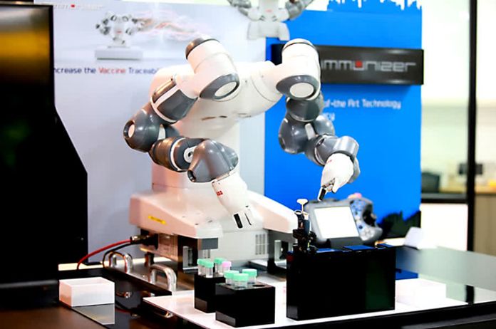 The robot ‘AI-Immunizer’ developed by Mahidol University’s Faculty of Engineering, and the Institute of Molecular Biosciences.