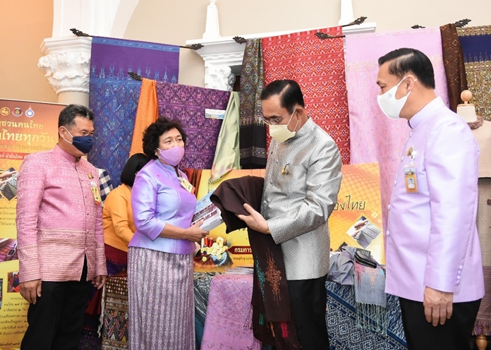 Prime Minister Gen. Prayut Chan-o-cha met with two groups of people prior to the cabinet meeting.
