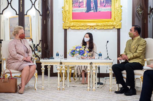 Ms. Satu Suikkari-Kleven (left), Ambassador of the Republic of Finland to Thailand, and Prime Minister Gen. Prayut Chan-o-cha (right).