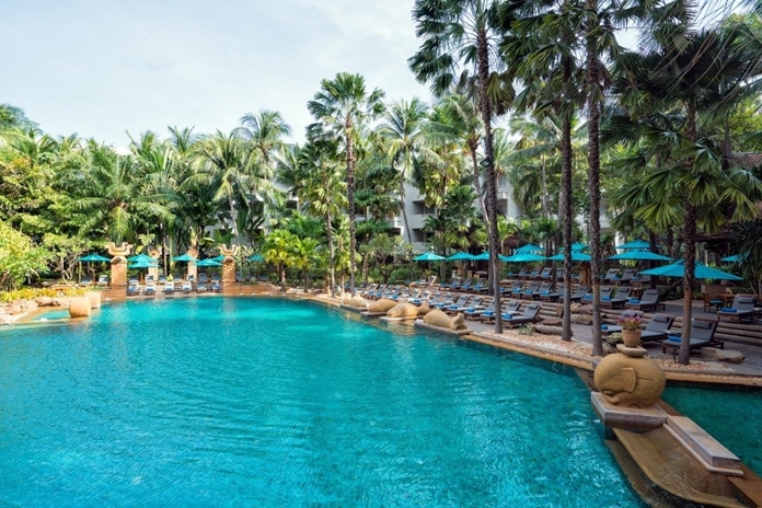 Avani  Pattaya Resort pool.