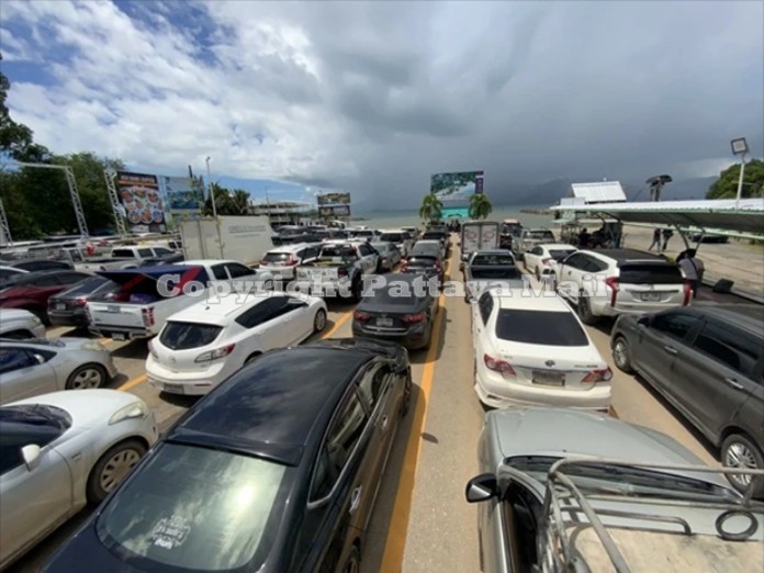At least1000 cars waited in a queue extending 600 metres to board a ferry to Koh Chang in Trad province.