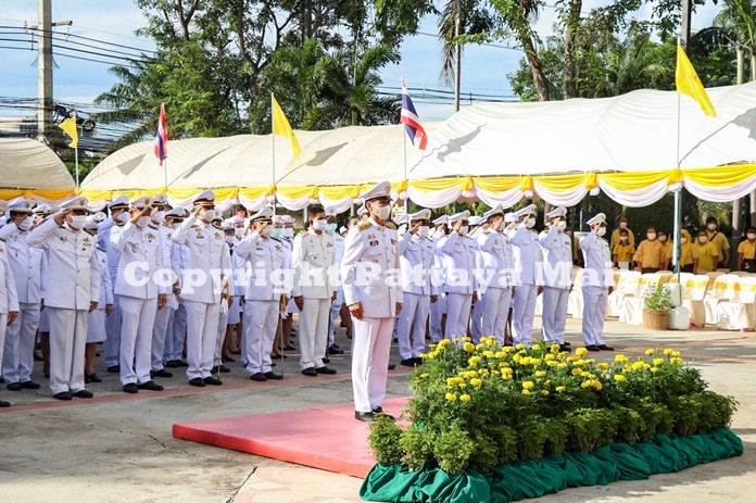Amnart Charoensri, Banglamung District Chief pays his respects to a large portrait of HM King Rama X.