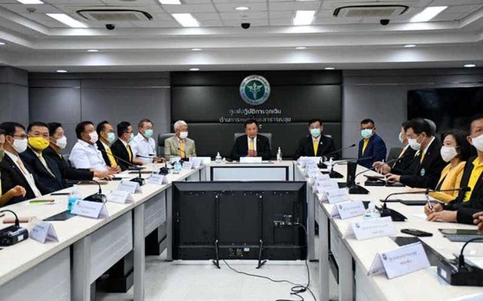 Mr. Anutin Charnvirakul, Minister of Public Health (center).