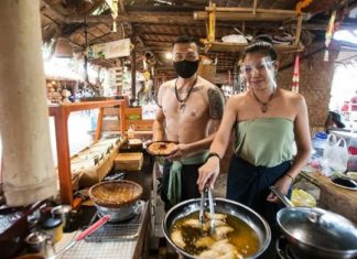 Bang Rachan Retro Market