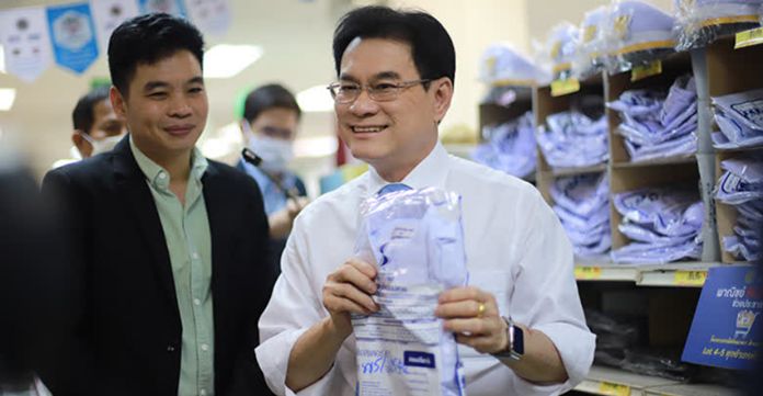 Minister of Commerce Jurin Laksanawisit leads the Lot 5 ‘Back To School’ sale activity at Suksapan Panit Lad Phrao store, Bangkok.