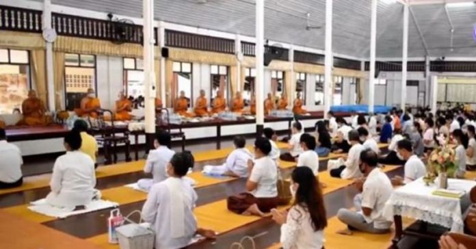 Thai devoteesattended the Buddhist Lent (rain retreat) ceremony at Wat Phai Lom to listen to sermons and donated candles, light bulbs and robes to monks in Trat province.