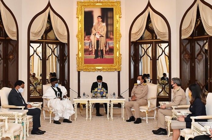 H.E. Mr. Ahmed Nuhu Bamalli, Ambassador of the Federal Republic of Nigeria to Thailand (left), and Thai Prime Minister and Defense Minister Gen. Prayut Chan-o-cha (right).