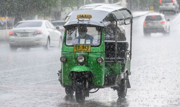 The southwest monsoon winds are expected to grow in strength from 27-30 July 2020, causing heavy rain in some areas of the northern, central, eastern and southern regions.