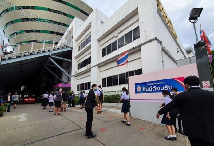 Education Minister concerns about poor ventilation in air-conditioned classrooms and the lack of equipment and interactions with teachers through online education.