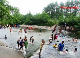 Bang Saray locals slip, slide at Huay Toh Reservoir near Pattaya