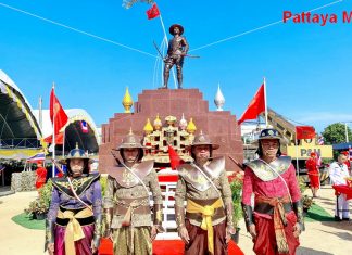 Royal Thai Navy unit installs King Taksin the Great statue