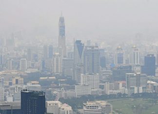 Bangkok schools remain open as unhealthy air conditions worsen