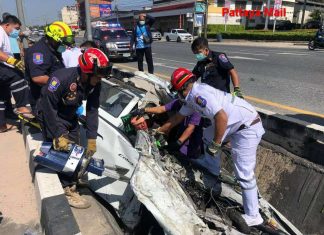 Speeder crashes into Pattaya power pole