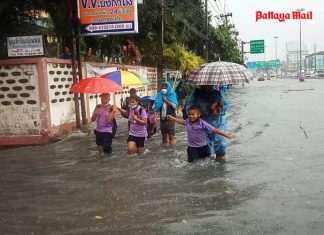 Unseasonal storm thrashes Pattaya