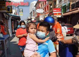 Another 500 bags handed out on Free Food Friday in Pattaya