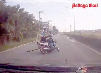 Man crashes trying to transport door frame via motorbike on Pattaya railroad