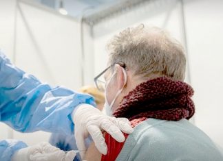 Elderly foreigners living in Thailand will get priority vaccinations