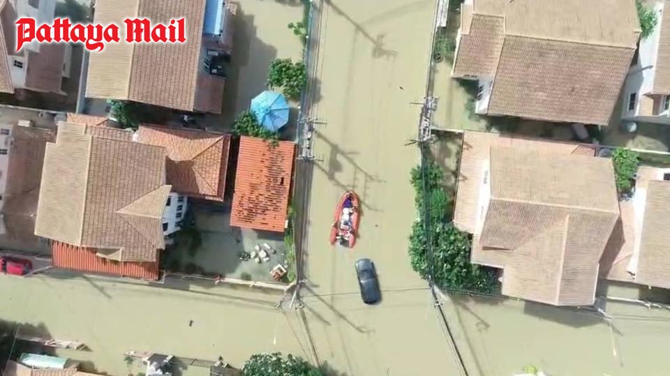 Pattaya-News-3-Sep-08-04-Conson-storm-sinks-Soi-Wat-Boon-5-village-pic-4.jpg