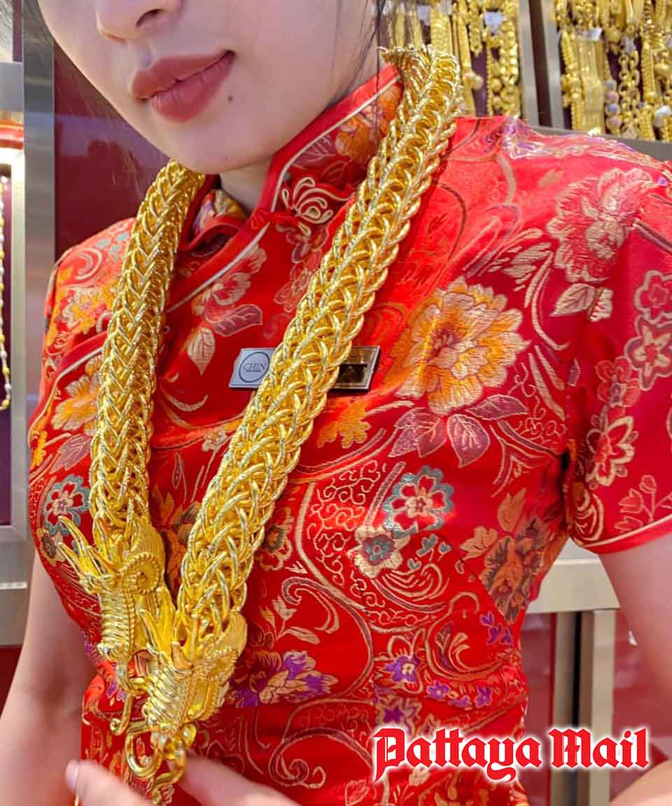 Big Chunky Gold Necklace for Men Women,Fake Gold Chain Necklace 80s 90s  Rapper Punk Plastic Hip Hop Chain Necklace Costume Jewelry Accessory  (50cm/19.7in) | Amazon.com