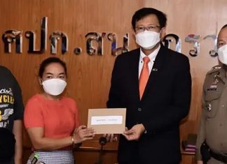 MEA pays compensation to fire victims at Sampheng market in Bangkok