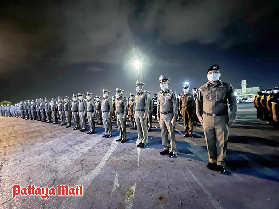 Pattaya-News-5-449-police-soldiers-make-