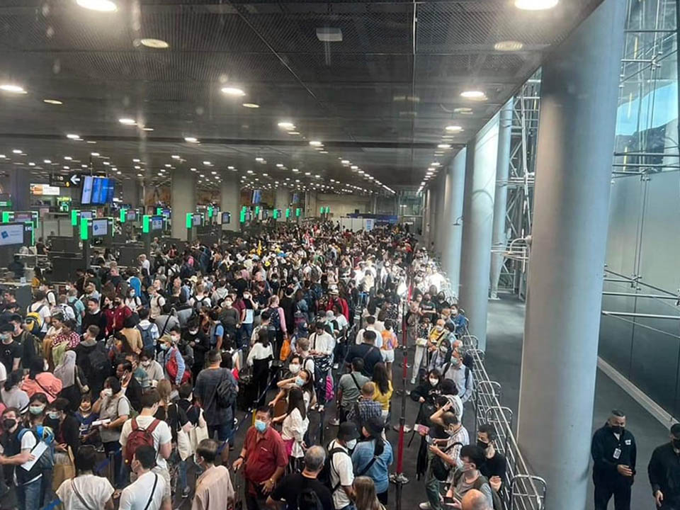 Immigration lineups Bangkok airport