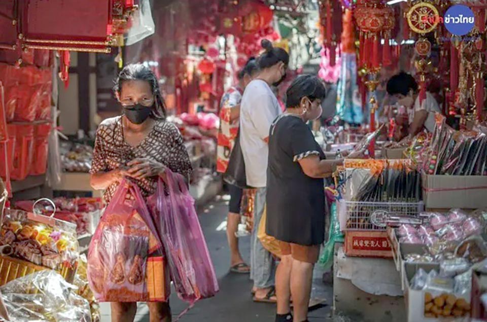 t 08 Bangkok Yaowarat market lively ahead of Chinese New Year 2