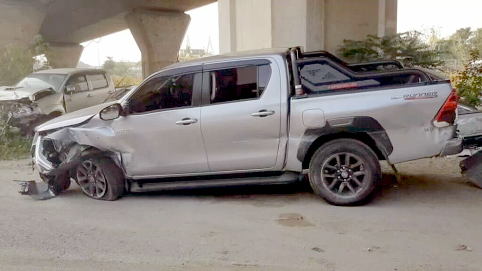 t 02 Boy thrown to death from brand new pick up truck crash on expressway in Samut Prakan 3