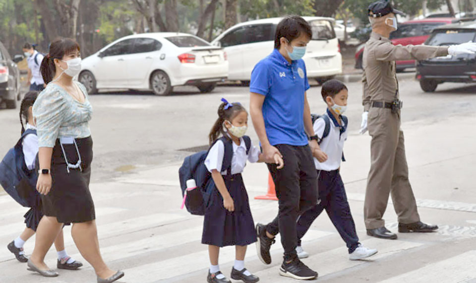 t 14 Thailand warns small kids to skip outdoor activities and wear mask in highly polluted zones 1
