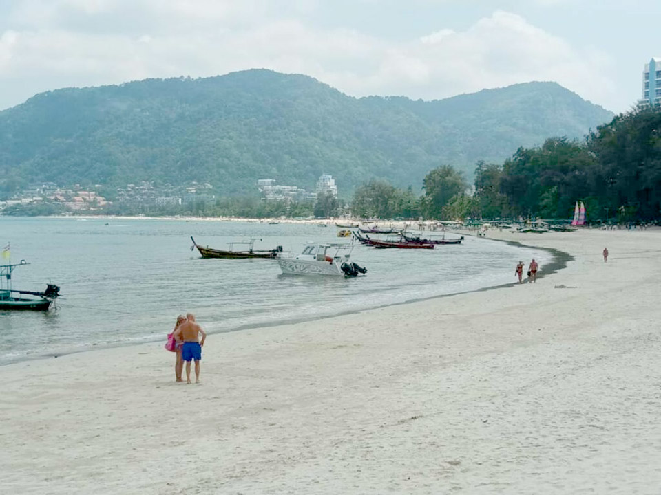 t 01 Phuket plankton bloom keeps tourists away from swimming 1