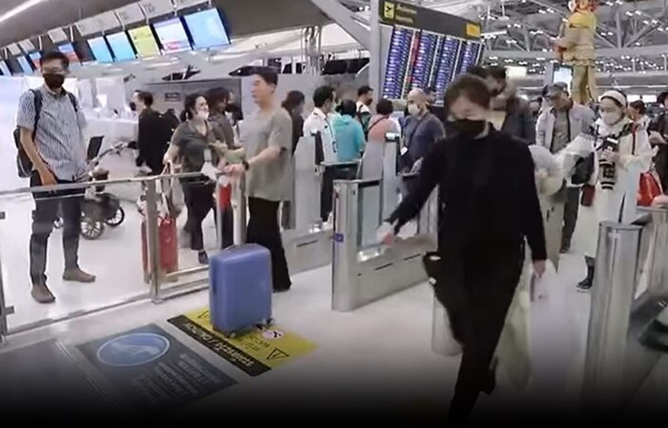 t 02 Bangkok Suvarnabhumi Airport passengers urged to arrive at least 3 hours before departure time 1