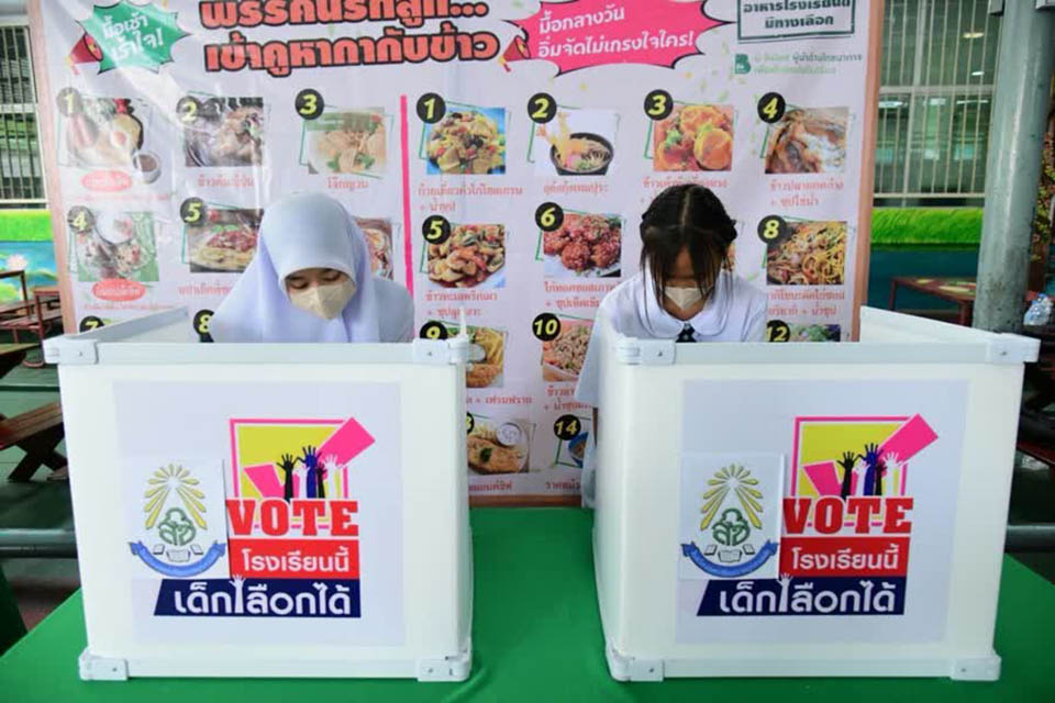t 10 Bangkok organizes meal voting event for students