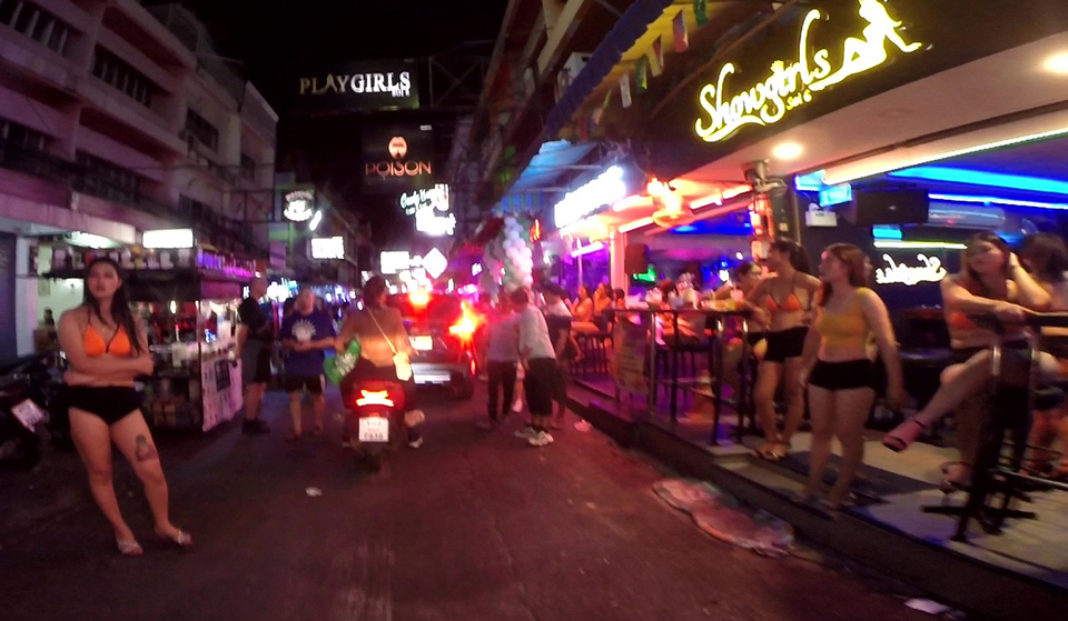 and bars operating hours in five tourist destinations