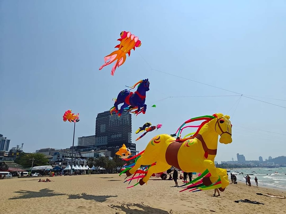 Pattaya International Kite Festival takes flight on central beach