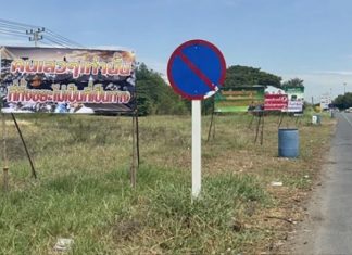 Local authority posts sarcastic signs to shame litterbugs along highway
