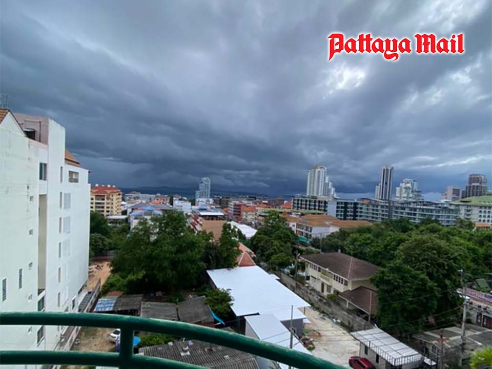 Cloudy with showers Sunday in Pattaya — But Khao Pratumnak Hill’s pool ...
