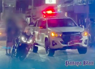 Pickup-Lkw trifft Motorrad – 26-jährige Frau auf Pattaya–Sattahip-Straße getötet