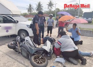 Two injured as motorcycle collides with pickup making sudden turn in Pattaya