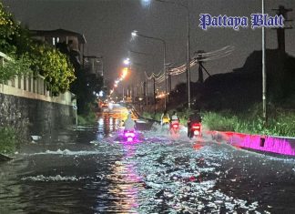 Starker Regen überflutet Pattayas Straßen erneut – Anwohner frustriert über jahrelange gescheiterte Maßnahmen