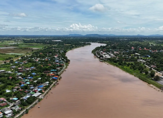 Authorities step up water diversions to maintain Chao Phraya Dam discharge amid rising levels