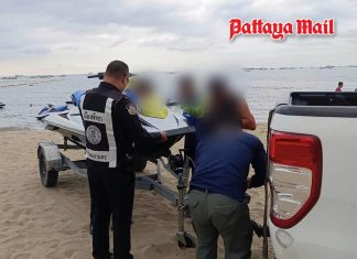 Pattaya officials enforce ban on driving vehicles onto the beach