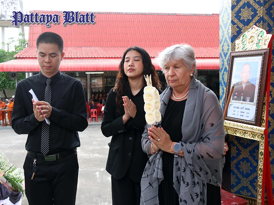 Barry Kenyon geehrt, während Pattayas Gemeinschaft in bewegendem Abschied zusammenkommt