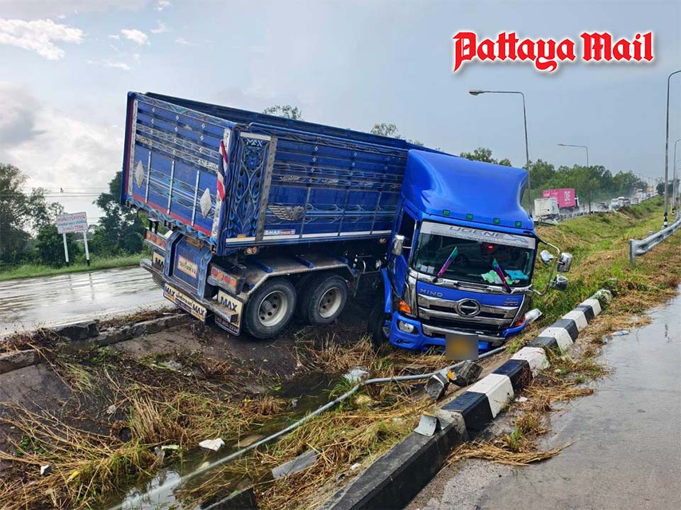 Trailer skids on rainy Pattaya road, head cab collapses into median, 2 injured