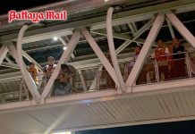 Desperate man saved from jumping off Pattaya footbridge after family abandons him