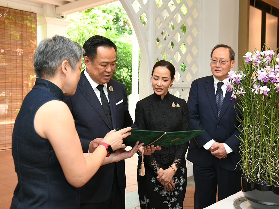 Singapore blooms in tribute to Thai PM Anutin and spouse with orchid named after them