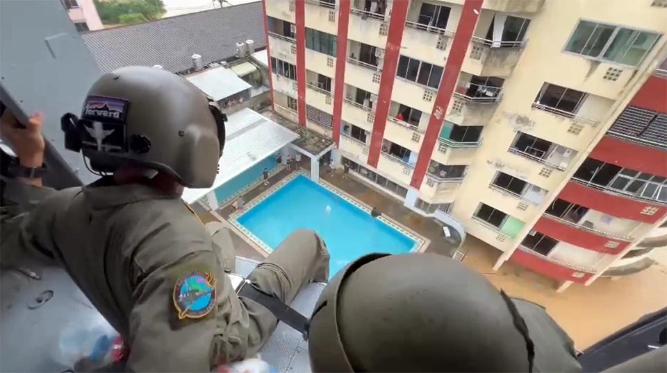 Thai military and aid agencies launch major air-naval operation to rescue Hat Yai flood victims