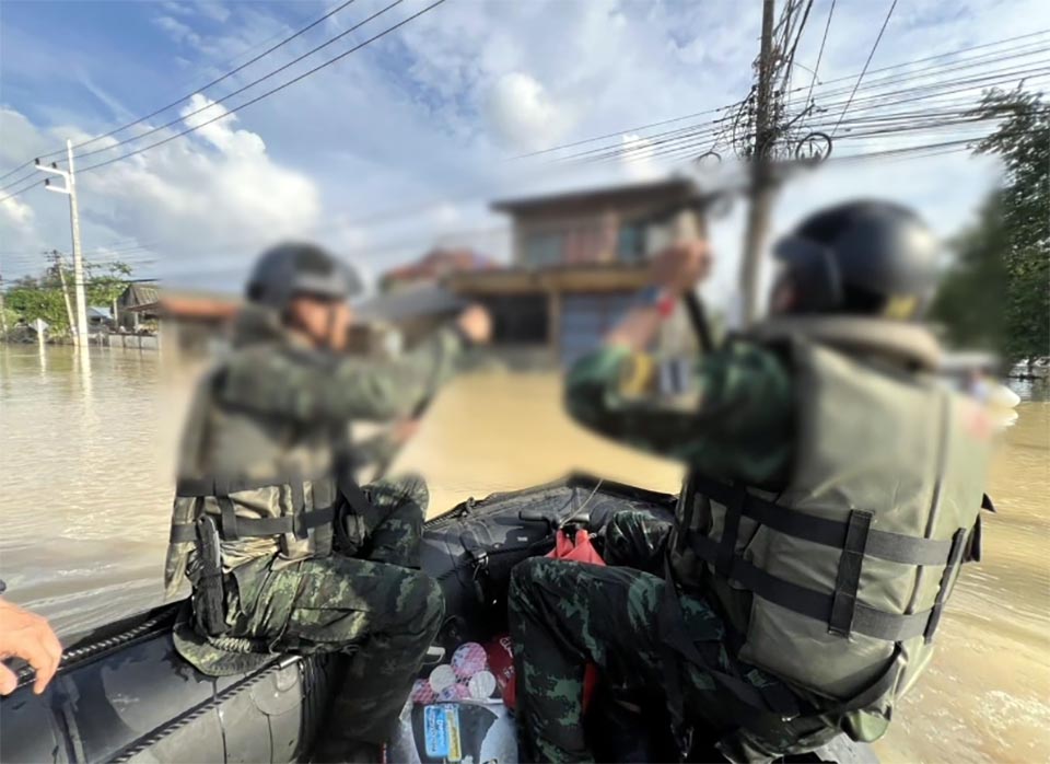 Elite Thai forces rescue residents from Hatyai floods amid security challenges